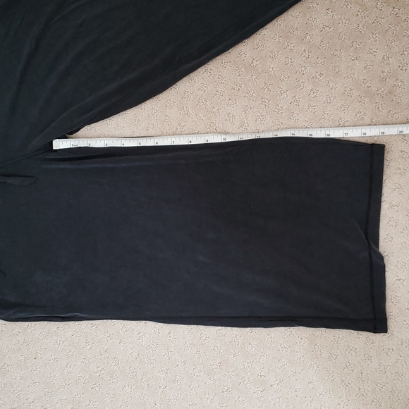 Relaxed high-waisted lululemon capris yoga pants in size 2 - Picture 4 of 5